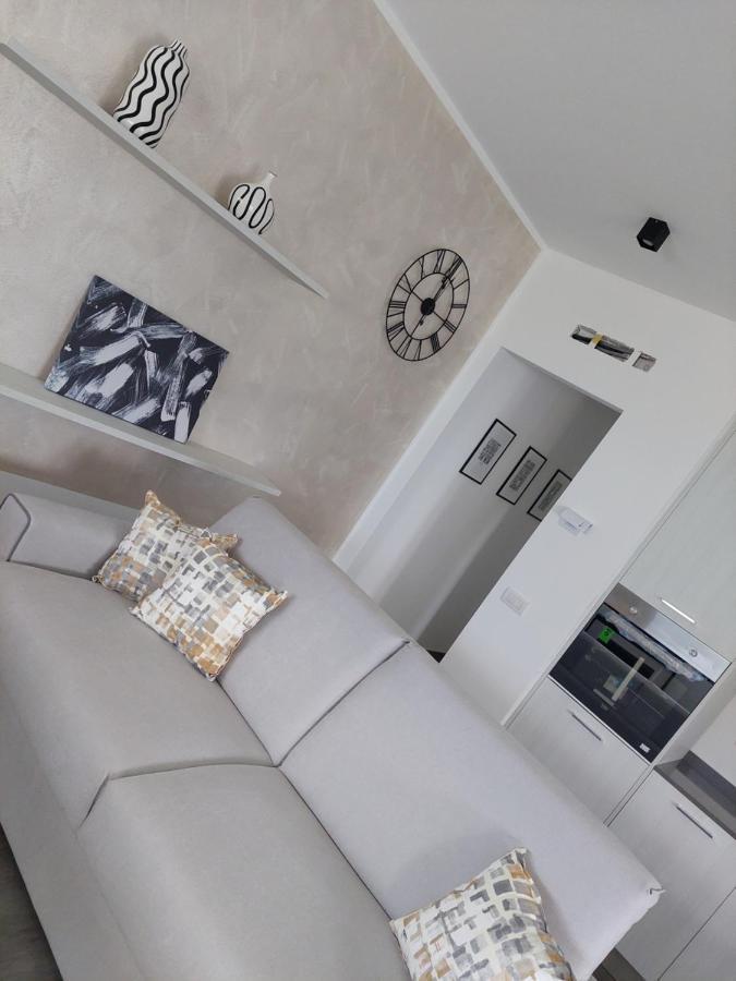 דומאסו Casa Vacanze Perla Del Lago מראה חיצוני תמונה
