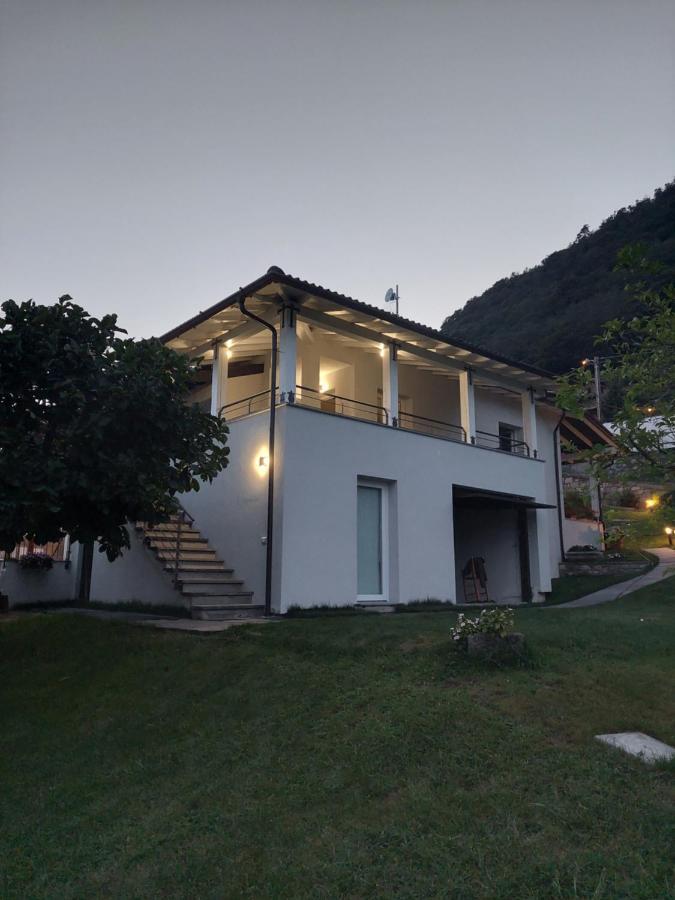 דומאסו Casa Vacanze Perla Del Lago מראה חיצוני תמונה
